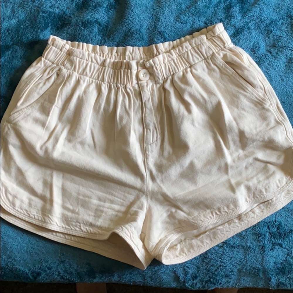 Size M Lucas shorts in Ecru